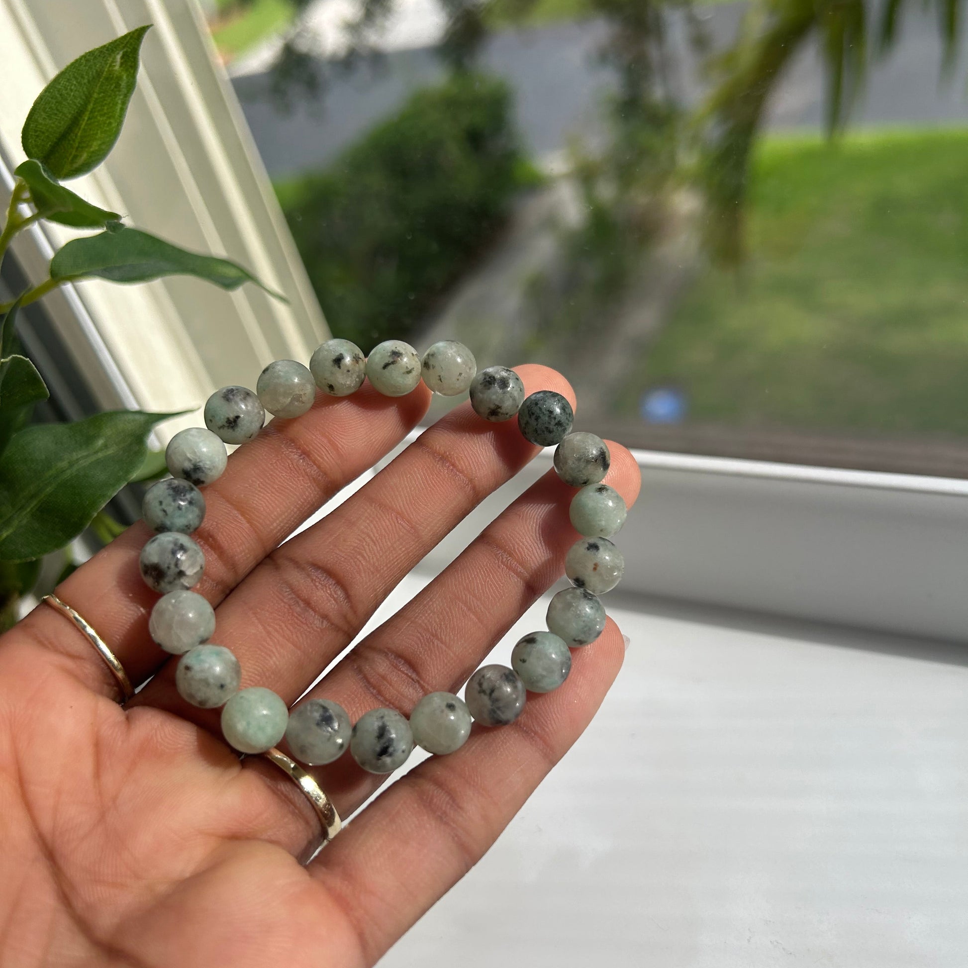 Kiwi stone, green, dark gray bracelet